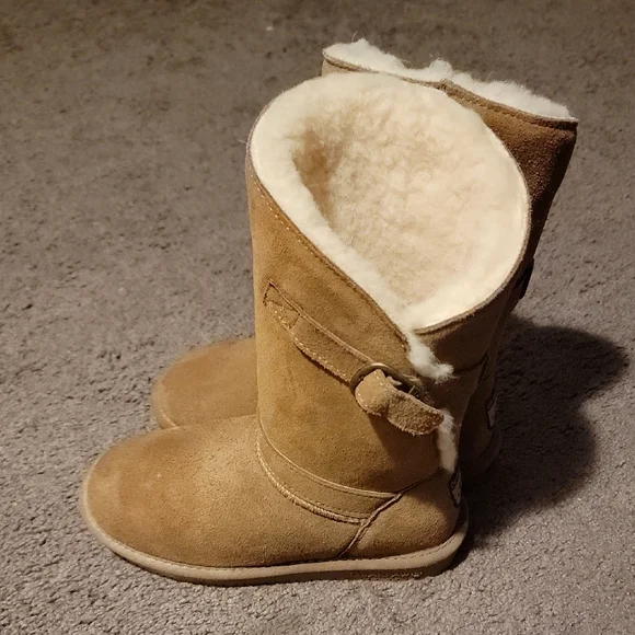 Bearpaw Tan Shearling Lined Boots - Picture 2 of 3